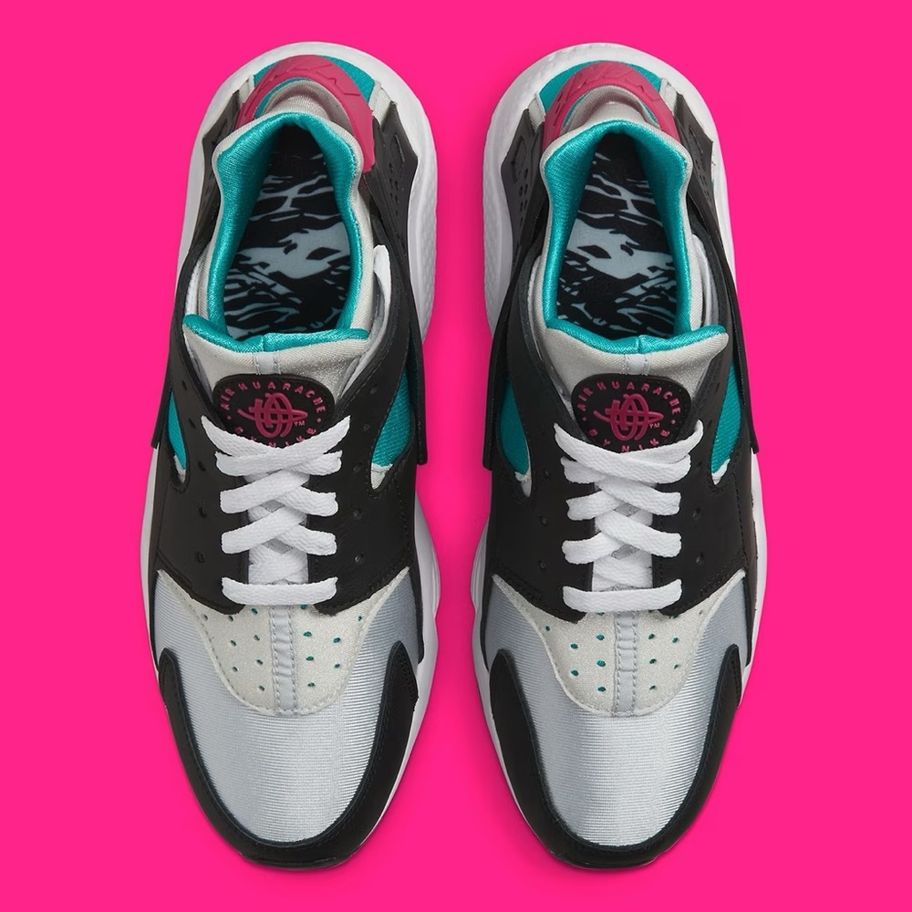 NWOT Nike Huarache - Black, Pink & Teal